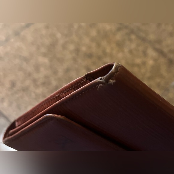 VINTAGE LOUIS VUITTON EPI LONG WALLET - Picture 12 of 13